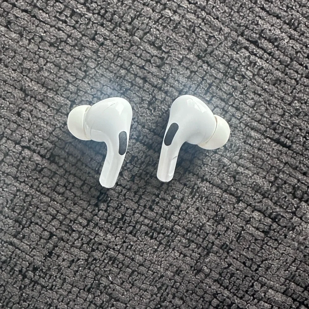 Apple Wireless Earbuds in White Case